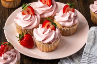 Actual Strawberry Buttercream Frosting | Cookies and Cups